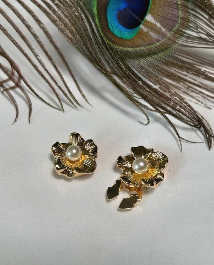 Par de botões decorativos "flor dourada e pérola" – photo 2